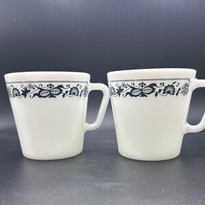 Vtg Pytrex Mug set of 2